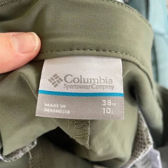 Columbia Men's Olive Cargo Shorts - Picture 2 of 2